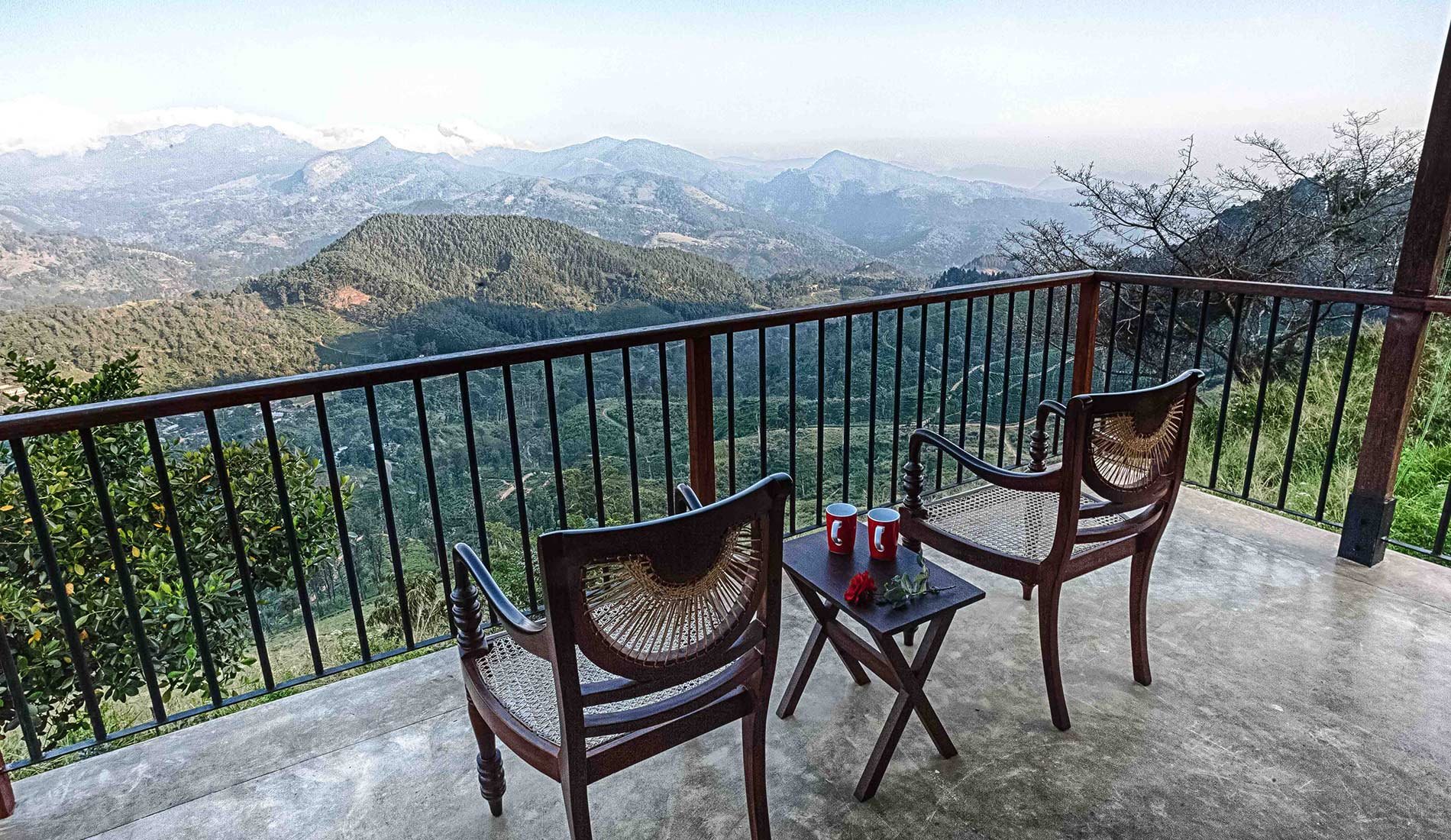 Madulkelle Tea & Eco Lodge 4 étoiles Kandy Sri Lanka chambre vue balcon